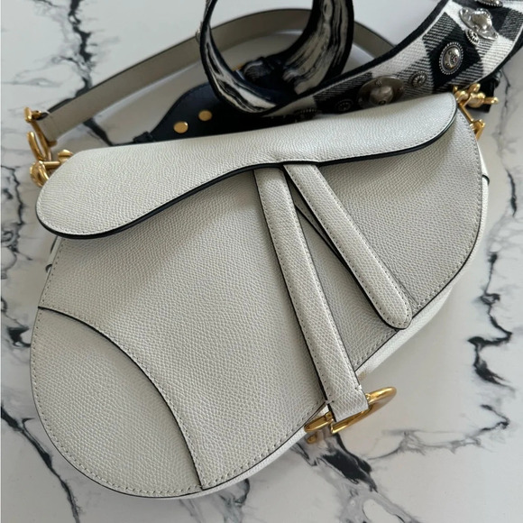 Dior saddle EUC comes with strap - Picture 2 of 8